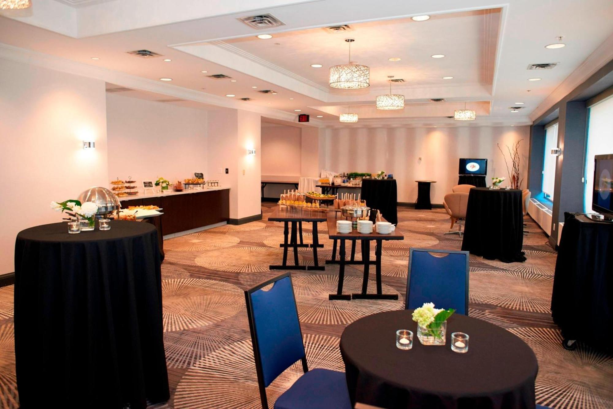 Courtyard By Marriott Toronto Downtown Hotel Exterior foto